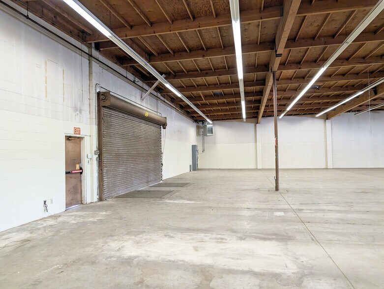More Photos Of 1350 E Thompson Blvd, Ventura General Retail For Lease