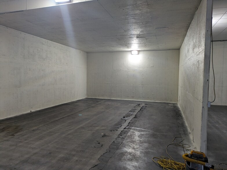 More Photos Of 177 Dunn Creek Bnd, Flat Rock Warehouse For Lease