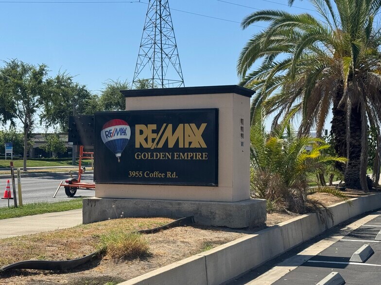 More Photos Of 3955 Coffee Rd, Bakersfield Office For Lease