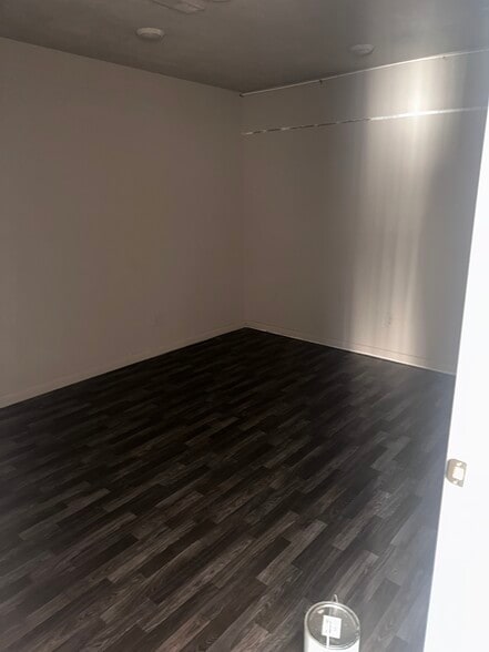 More Photos Of 686 S Highway 25 W, Williamsburg Office For Lease