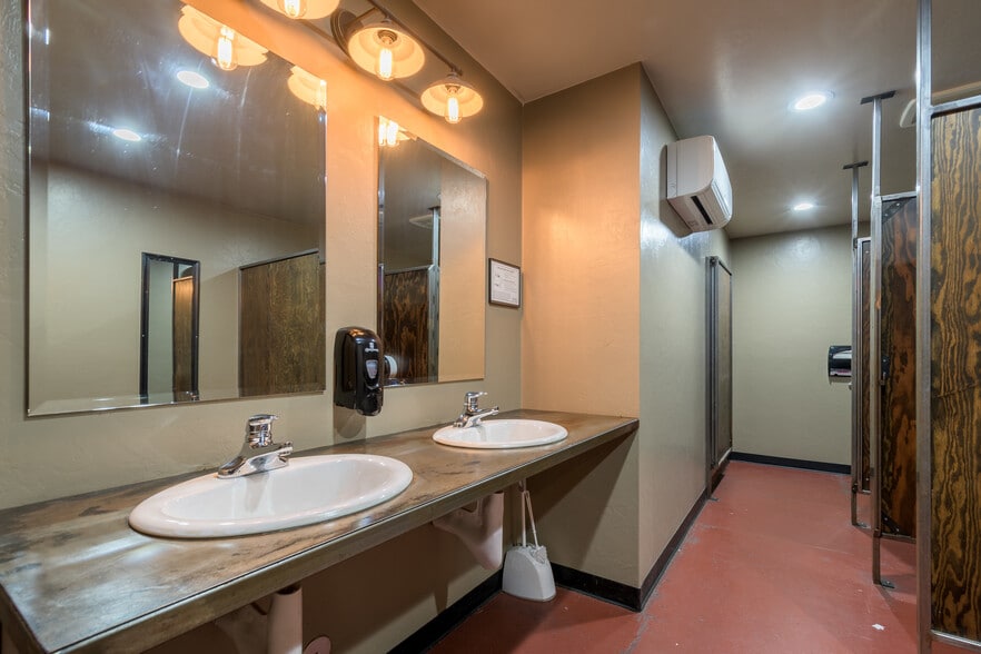 More Photos Of 926 E Main St, Cottage Grove Restaurant For Sale
