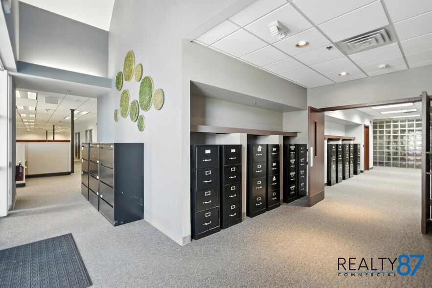 More Photos Of 4050 River Center Ct NE, Cedar Rapids Office For Lease