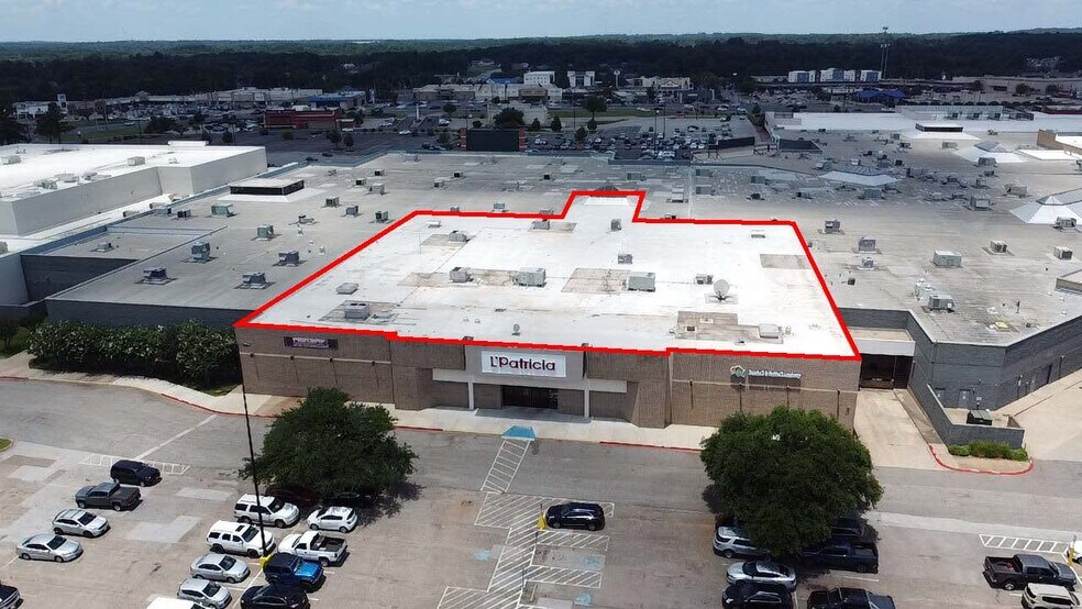 More Photos Of 3520 McCann Rd, Longview Department Store For Lease