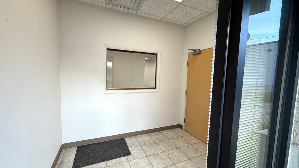 More Photos Of 615-619 Commerce Rd, Richmond Office For Lease