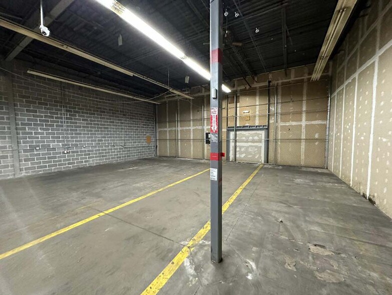 More Photos Of 10223 Lewis And Clark Blvd, Saint Louis Warehouse For Lease