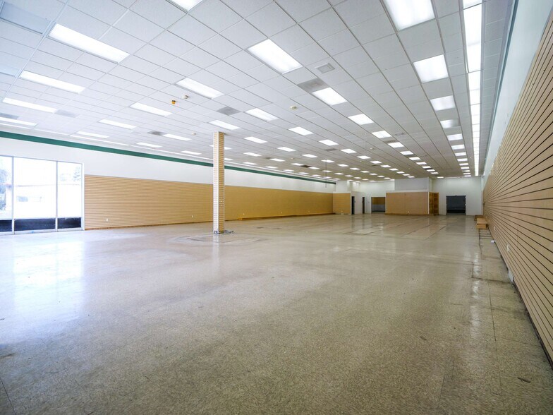 More Photos Of 3860 E Main St, Ventura Freestanding For Lease