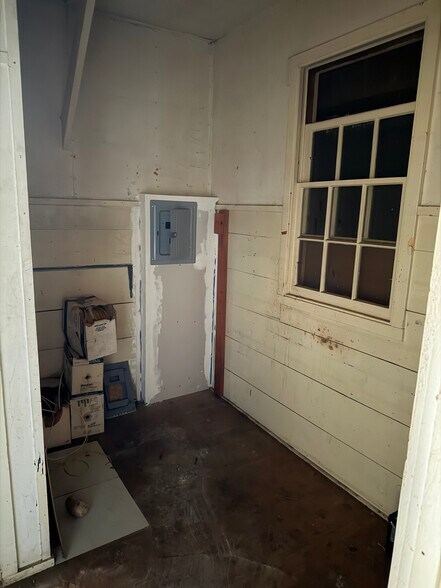 More Photos Of 217 Percy Ave, Yuba City Storefront For Sale