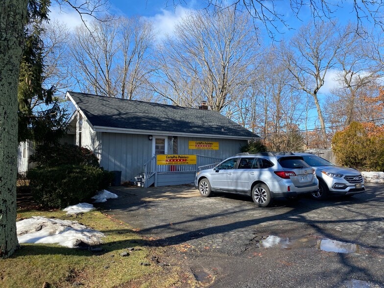 More Photos Of 134 Wedgewood Dr, Coram Office For Sale