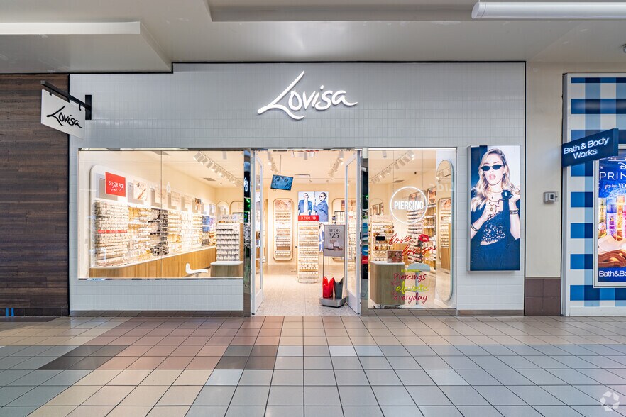 More Photos Of 2031 S Mooney Blvd, Visalia Unknown For Lease