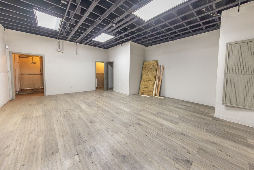 More Photos Of 2621 34th St, Lubbock Freestanding For Sale