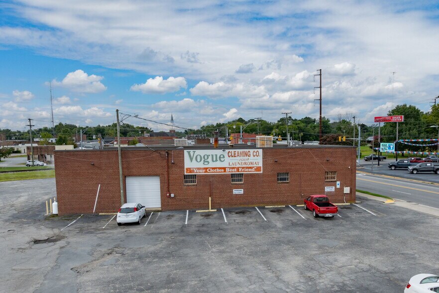 More Photos Of 506 N Main St, Emporia General Retail For Sale