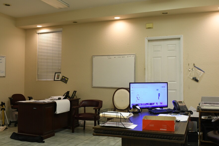 More Photos Of 522 Magnolia Ave, Auburndale Office For Sale