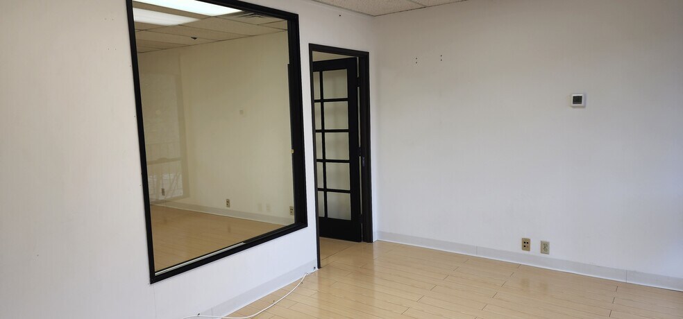 More Photos Of 28025 Dorothy Dr, Agoura Hills Office For Lease