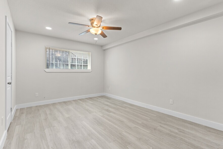 More Photos Of 8330 Carvel Ln, Houston Apartments For Sale