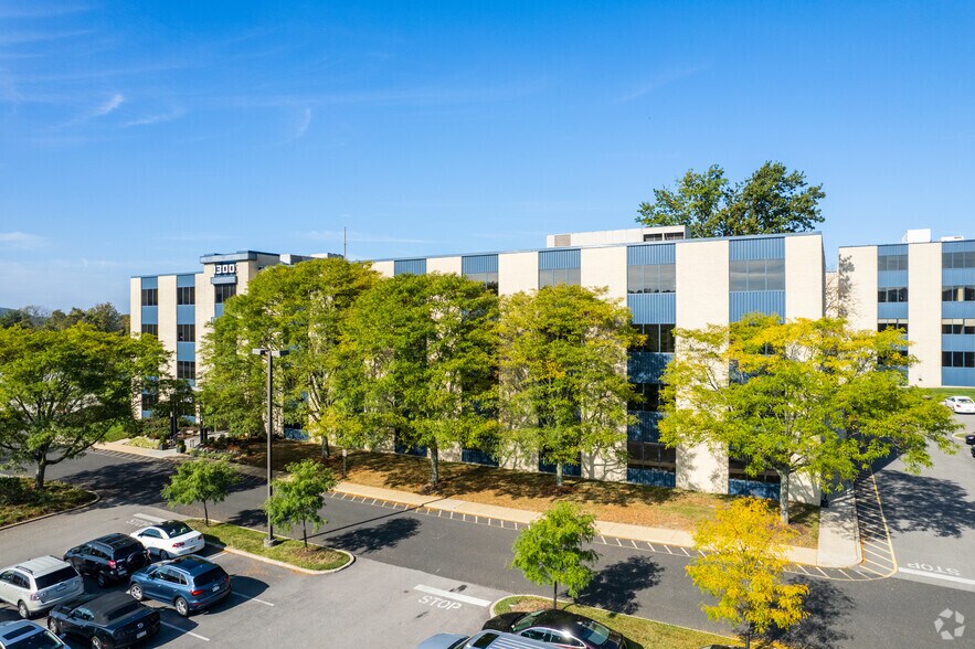 More Photos Of 1300 Virginia Dr, Fort Washington Office For Lease