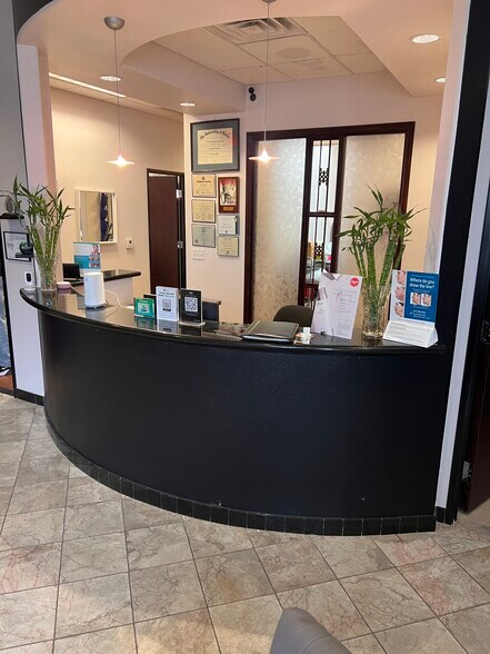 More Photos Of 8867 W Flamingo Rd, Las Vegas Office For Sale
