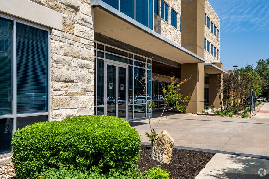 More Photos Of 12515 Research Blvd, Austin Unknown For Lease