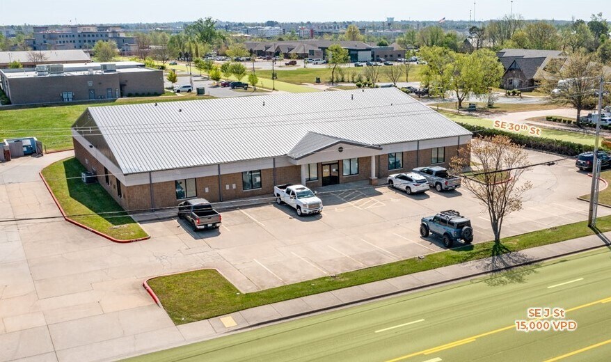 Primary Photo Of 2903 SE J St, Bentonville Showroom For Sale