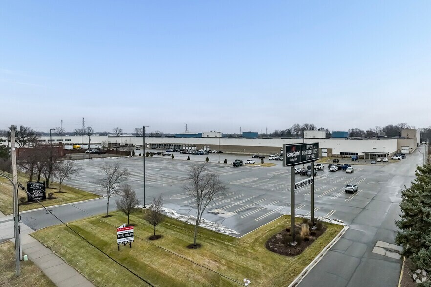 More Photos Of 12200 Middlebelt Rd, Livonia Manufacturing For Lease