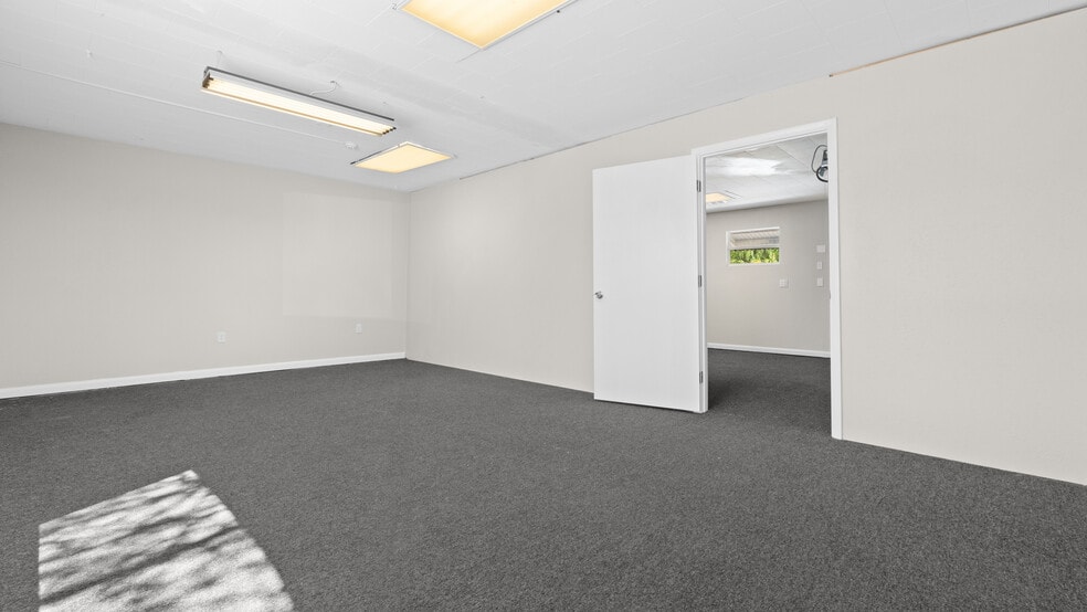 More Photos Of 648 S Commerce Ave, Sebring Freestanding For Sale