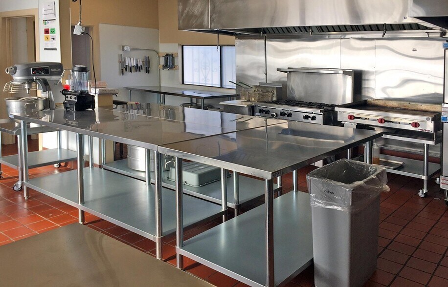 More Photos Of 2818 Macarthur Blvd, Oakland Restaurant For Sale