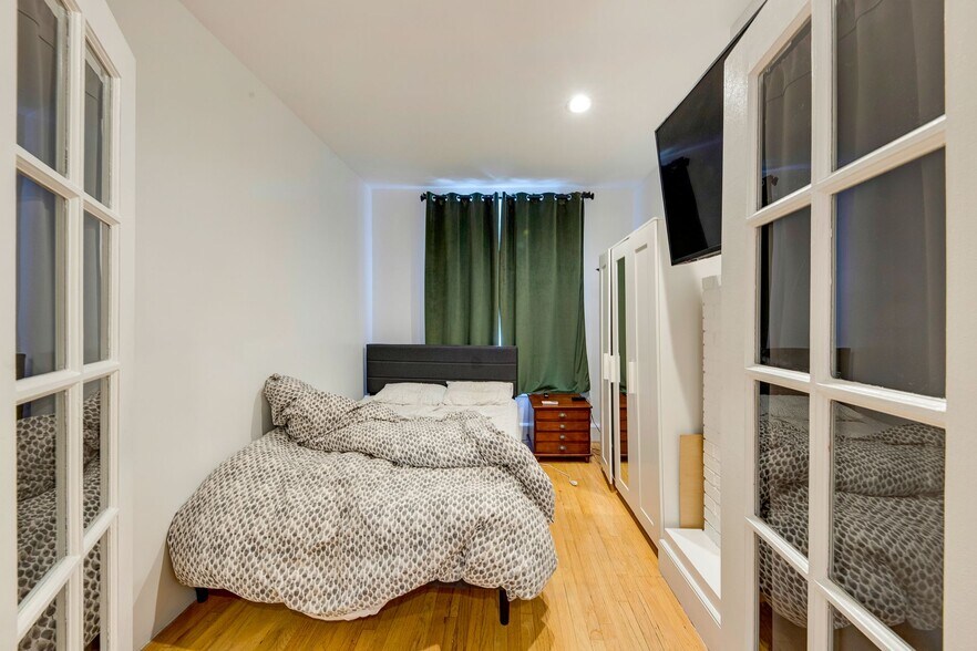 More Photos Of 668 Avenue of the Americas, New York Storefront Retail Residential For Sale