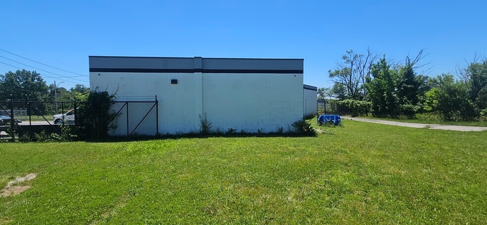 More Photos Of 7304 Sni-A-Bar Rd, Kansas City Warehouse For Sale