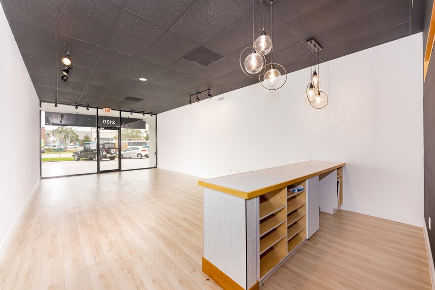 More Photos Of 2139-2141 Siesta Dr, Sarasota Storefront For Lease