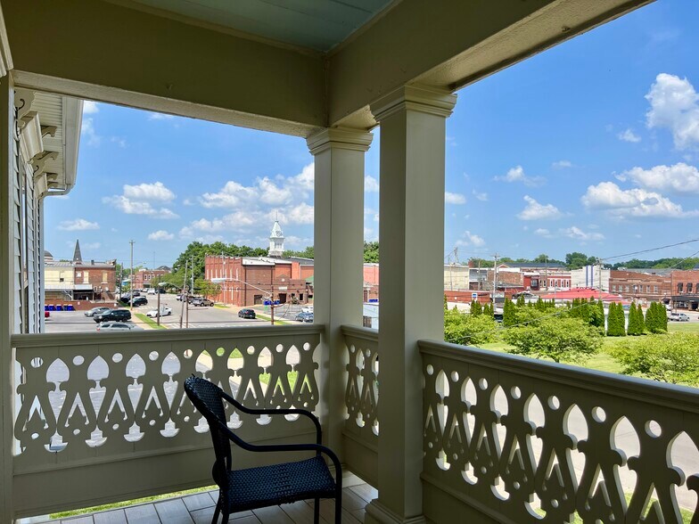 More Photos Of 210 S College St, Franklin Office For Sale