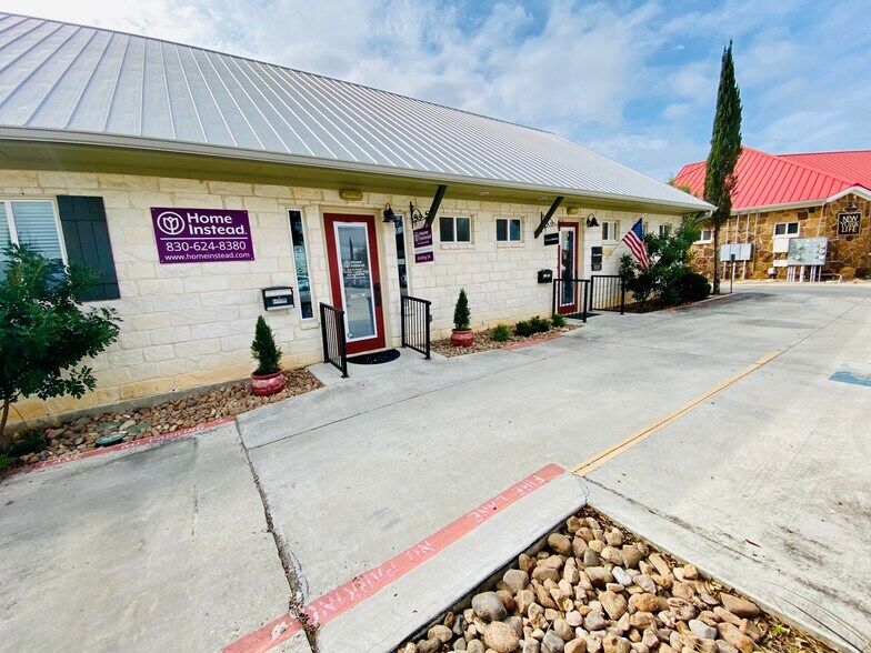 More Photos Of 910 Gruene Rd, New Braunfels Medical For Lease