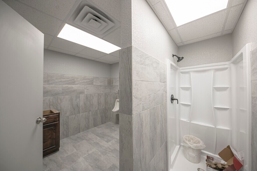 More Photos Of 16571 W Basin S, Odessa Warehouse For Sale