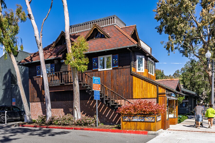 More Photos Of 326 Forest Ave, Laguna Beach General Retail For Sale
