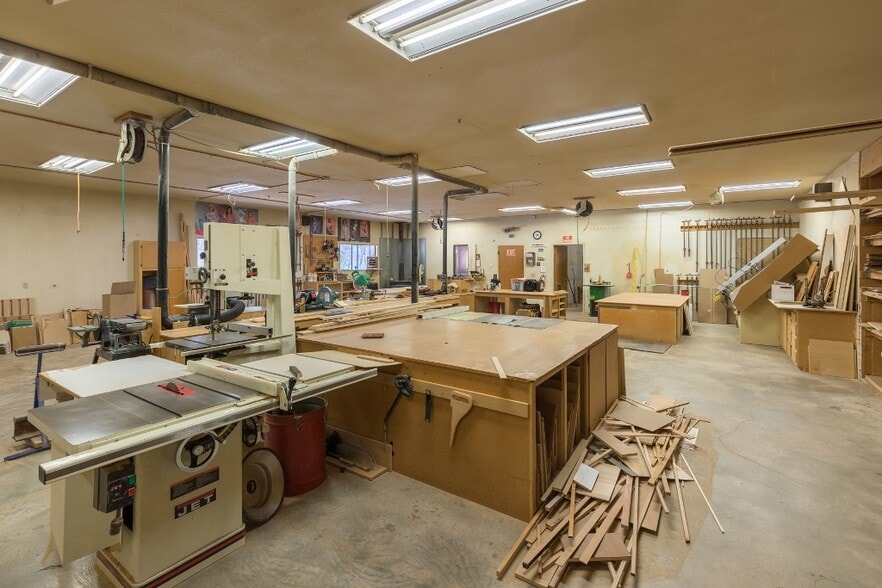 More Photos Of 8939-8941 Skyway, Paradise Warehouse For Sale