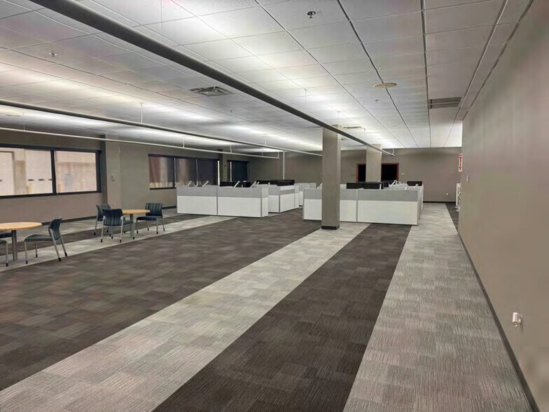 More Photos Of 2110 Fiserv Drive Southwest, Cedar Rapids Office For Sale