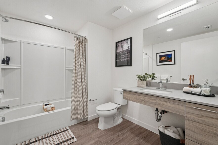 More Photos Of 1010 11th St, Sacramento Apartments For Lease