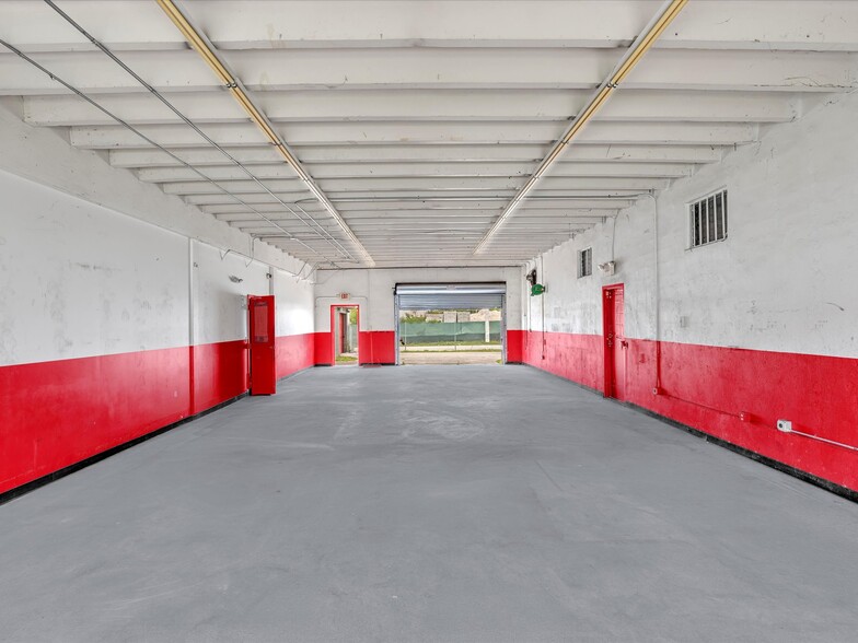 More Photos Of 2731 Broward Blvd, Fort Lauderdale Freestanding For Sale