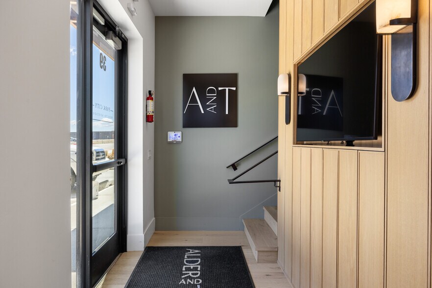 More Photos Of 4554 Forestdale Dr, Park City Light Manufacturing For Sale