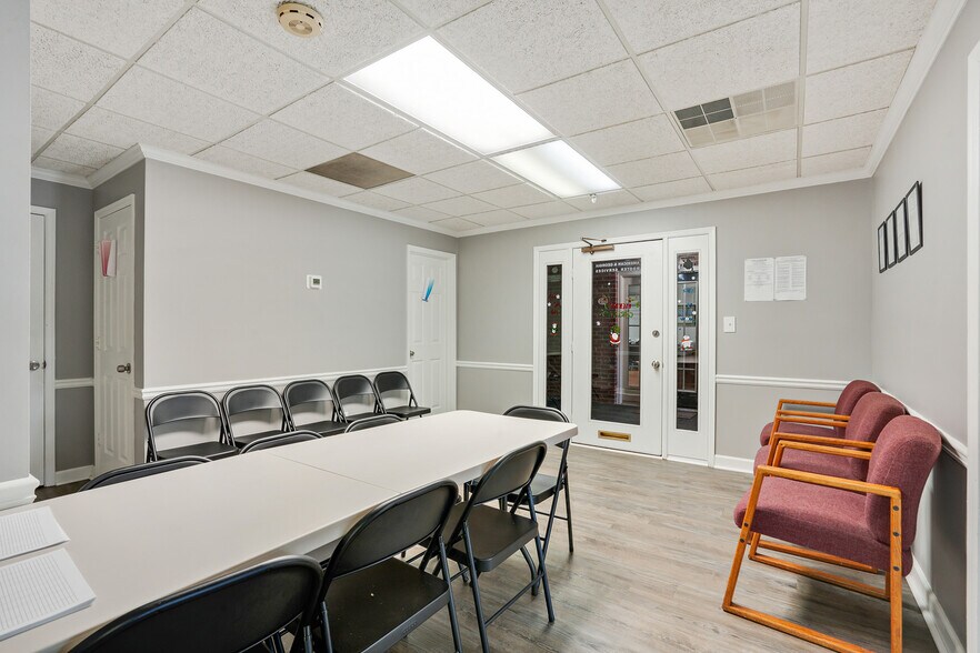More Photos Of 425 E Crossville Rd, Roswell Office For Sale