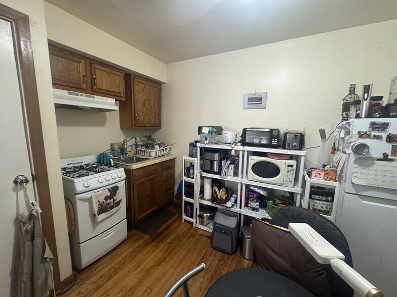 More Photos Of 944 N 20th St, Milwaukee Apartments For Sale