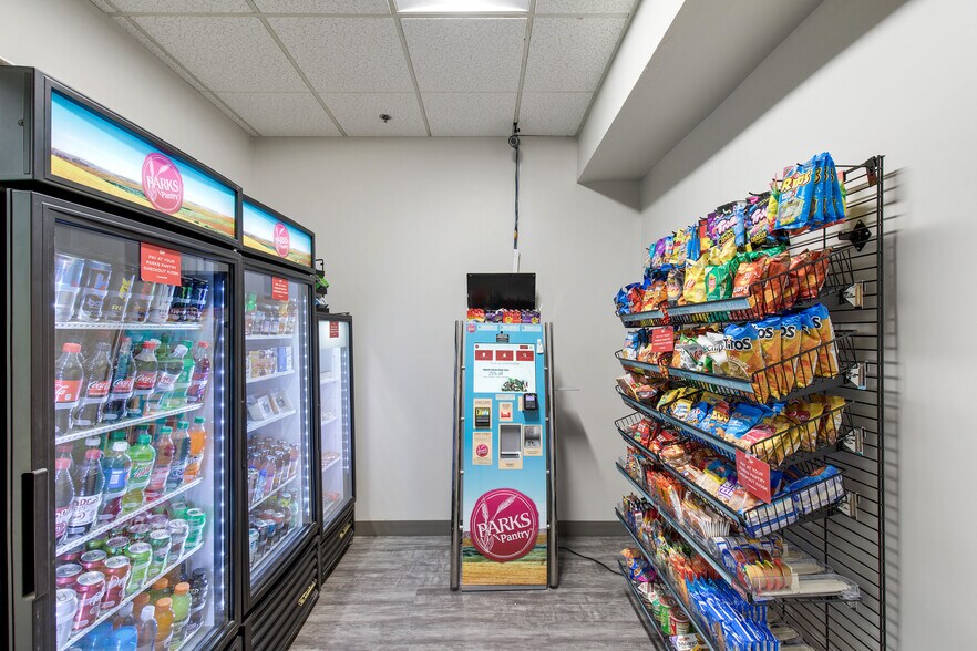 More Photos Of 8111 Lyndon B Johnson Fwy, Dallas Office For Lease