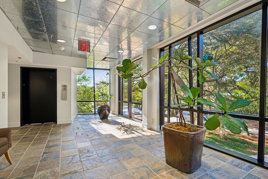 More Photos Of 710 Johnnie Dodds Blvd, Mount Pleasant Medical For Lease