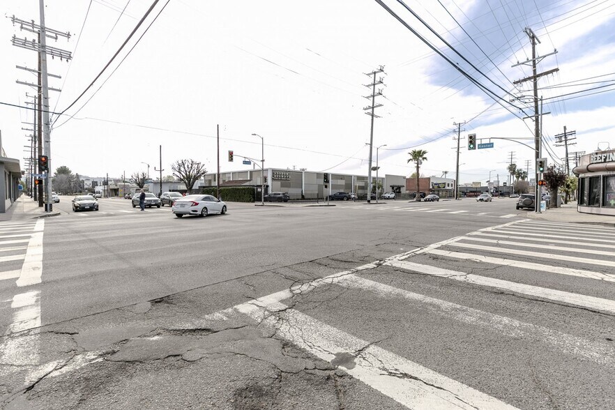 More Photos Of 6015 Kester Ave, Van Nuys Warehouse For Sale