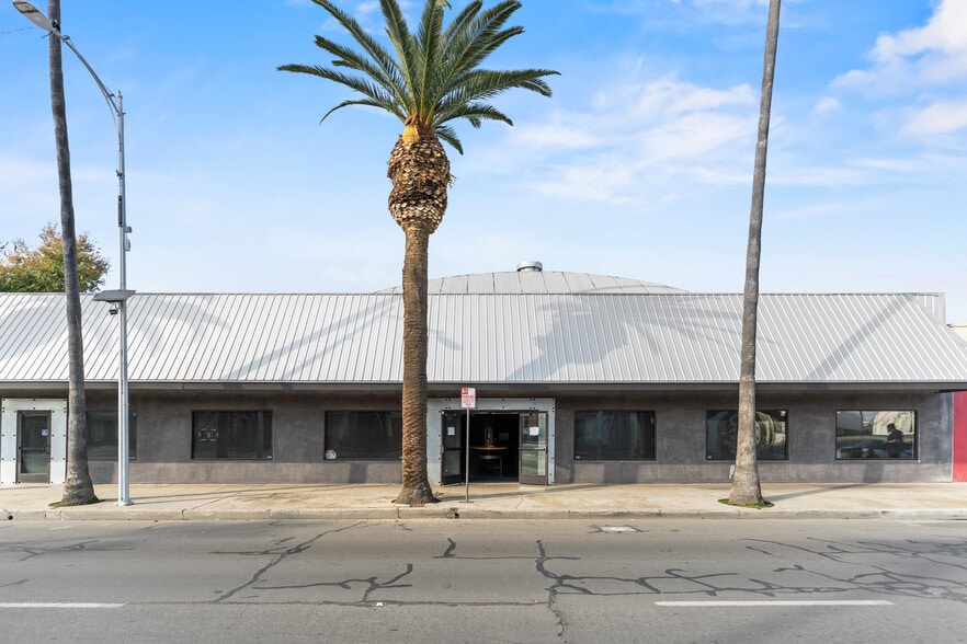 Primary Photo Of 514 Robertson Blvd, Chowchilla Storefront For Sale