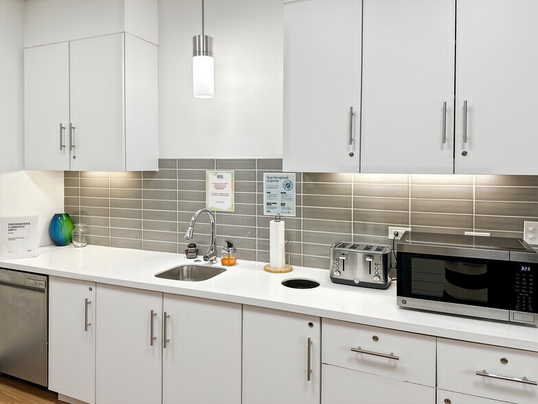 More Photos Of 11635 Ash St, Leawood Coworking Space