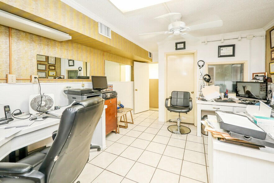 More Photos Of 1019 San Bernardo Ave, Laredo Office For Sale