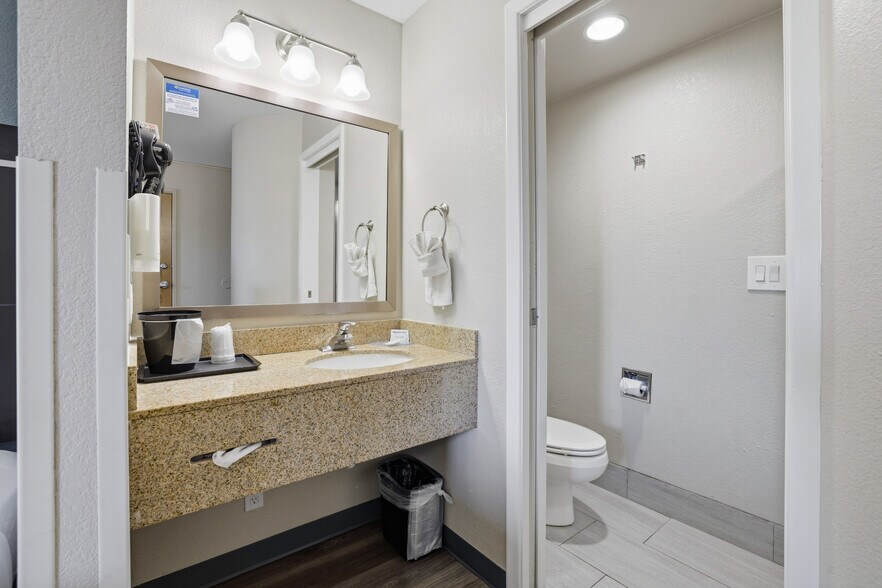 More Photos Of 1575 S Meridian Rd, Meridian Hotel For Sale