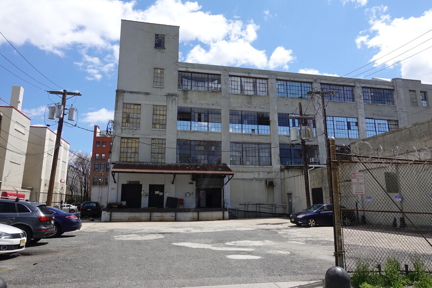 More Photos Of 1012-1022 Grand St, Hoboken Warehouse For Lease