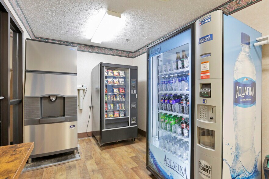 More Photos Of 509 S Wooster Ave, Strasburg Hotel For Sale