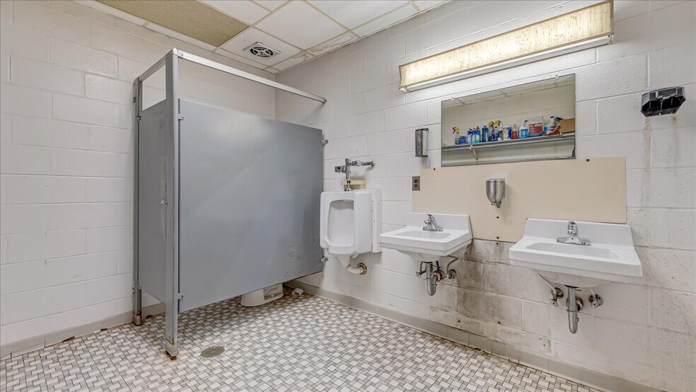 More Photos Of 201 Alpha Rd, Wind Gap Warehouse For Sale