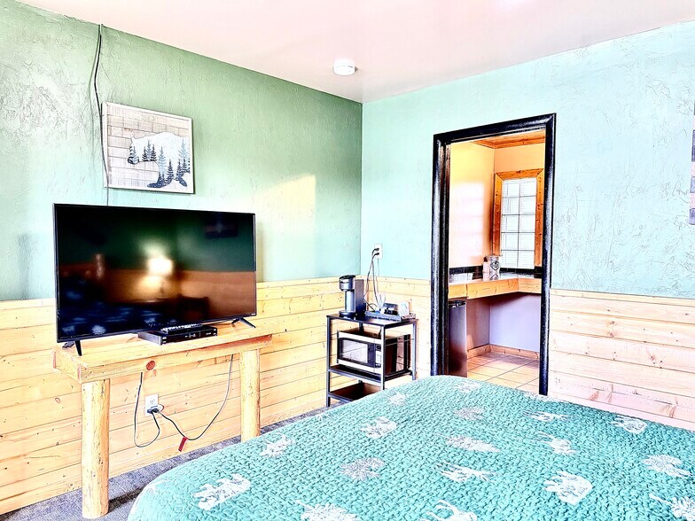 More Photos Of 1665 Whisper Ridge Rd, Ashton Hotel For Sale